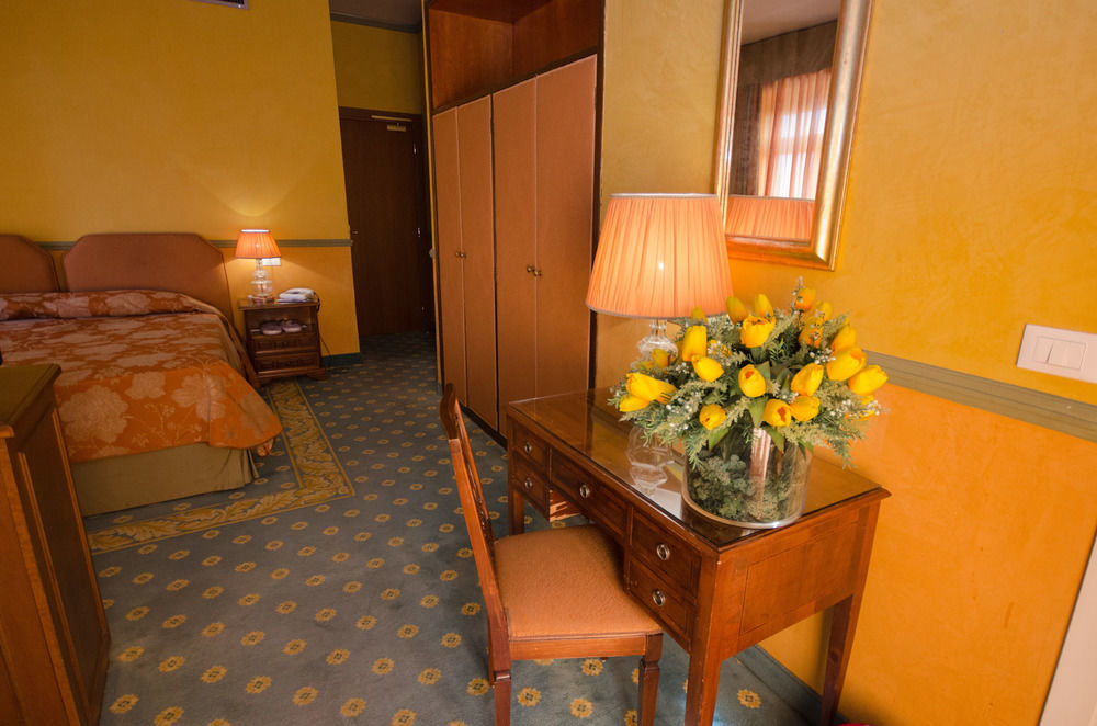 Grand Hotel Tamerici & Principe มอนเตกาตินี แตร์เม ภายนอก รูปภาพ